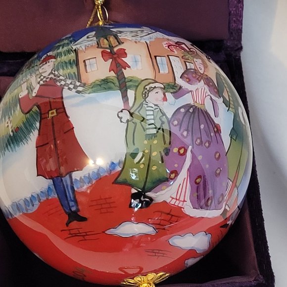 Pier 1 Li Bien Carolers 4 Inch Ball Christmas Ornament 2004 Purple Box - Picture 3 of 8
